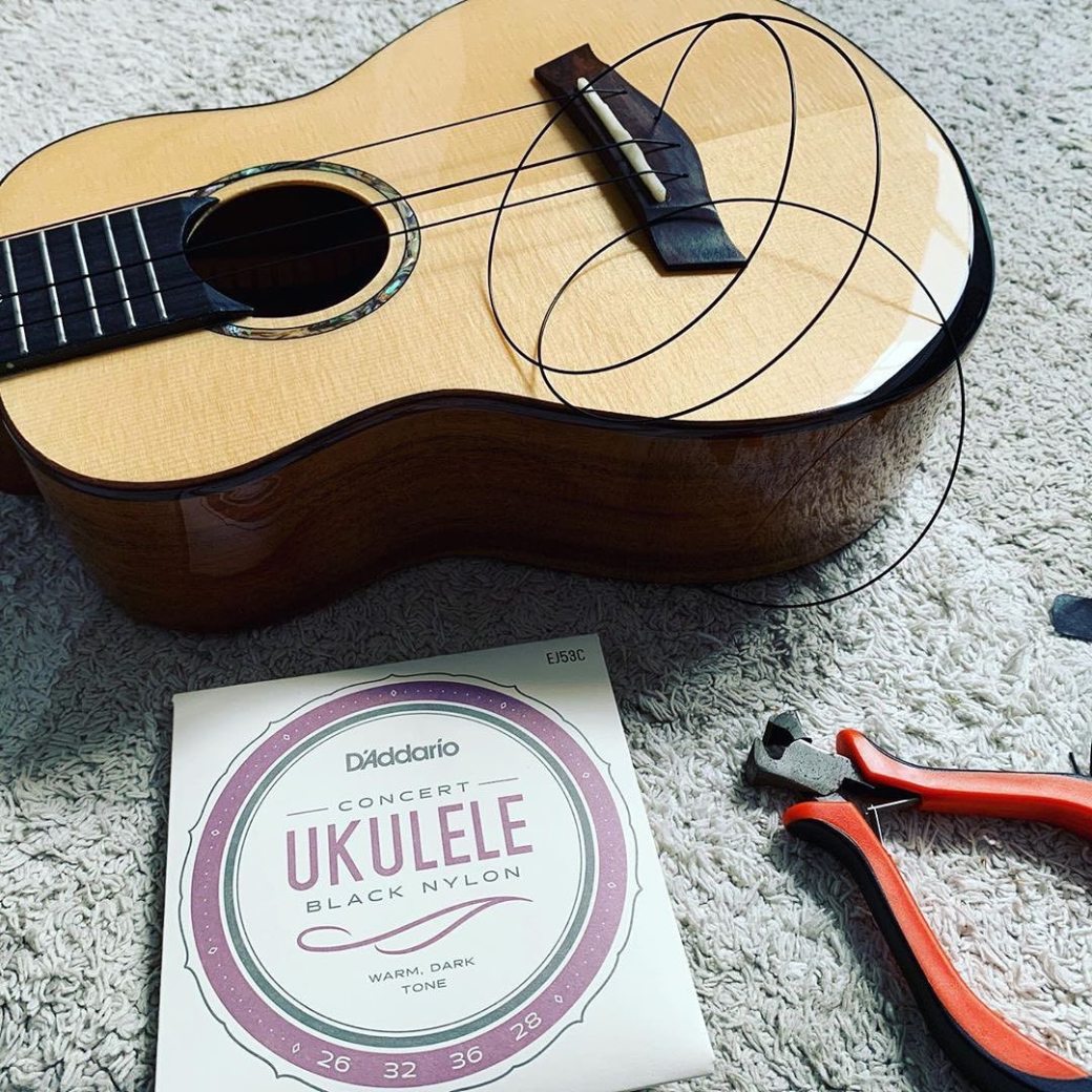 Derfor rolle Streng Changing Strings – Flight Ukuleles