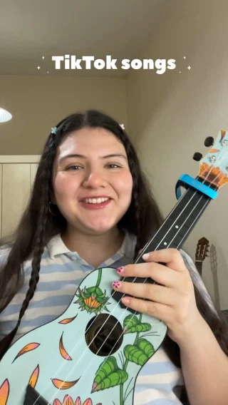 back to friends by @somb.r 🎶❤️‍🩹

🎸: Flight Travel Sunflower

🎥: @marianagalbani 

#ukulele #flightukulele #ukuleles #musician #fyp #cover #ukulelecover #ukelele #music #ukuleletutorial #playalong #backtofriends #sombr #tutorial