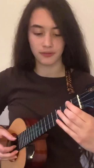 🎵Slow Dancing in a Burning Room - @johnmayer 🎵

🎸: Flight A10 Cocobolo Dragon Tenor

🎥: @ukulada 

#ukulele #flightukulele #tenorukulele #ukuleles #johnmayer #cover #ukulelecover #musician #fingerstyle #ukulelefingerstyle #johnmayercover